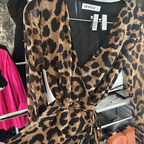 Sheer leopard wrap around dress maxi - Picture 2 of 4